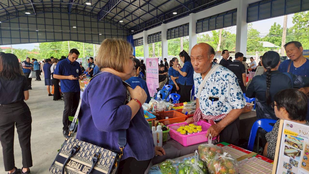title - ส.ป.ก.แพร่ ร่วมจัดคลินิกเกษตรเคลื่อนที่ ให้บริการประชาชน เพื่อให้บริการ แบบครบวงจรและพัฒนาศักยภาพเกษตรกรในพื้นที่อำเภอร้องกวาง